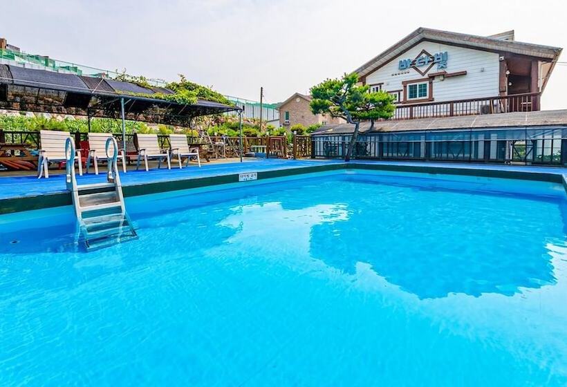 Ganghwa Badabit Pension