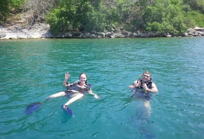 هتل Blue Zebra Island Lodge