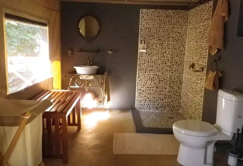 هتل Blue Zebra Island Lodge