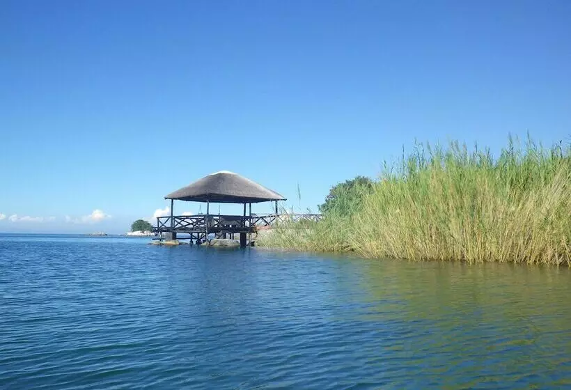 هتل Blue Zebra Island Lodge