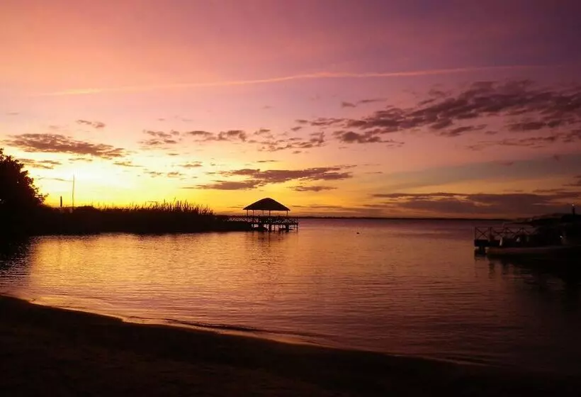 هتل Blue Zebra Island Lodge