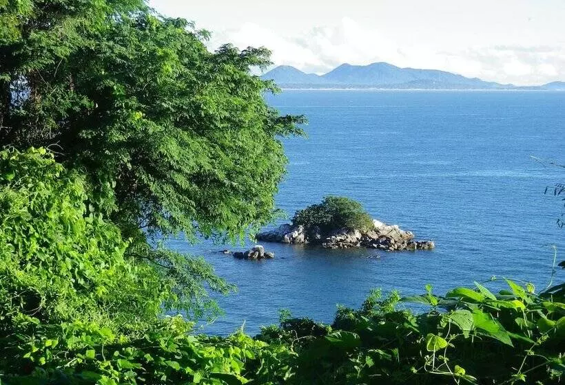 هتل Blue Zebra Island Lodge