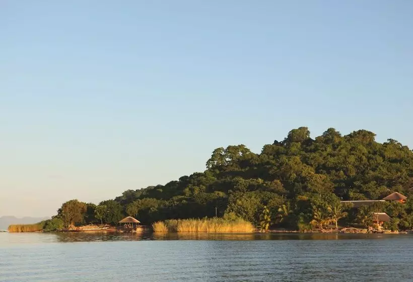 هتل Blue Zebra Island Lodge