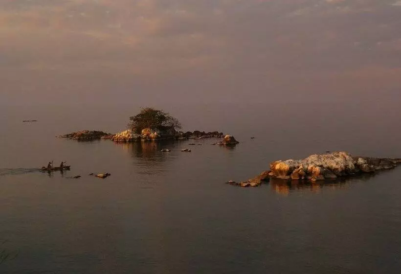 هتل Blue Zebra Island Lodge