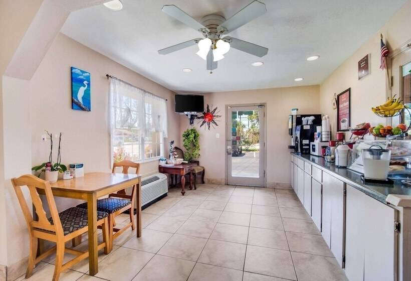 فندق Econo Lodge