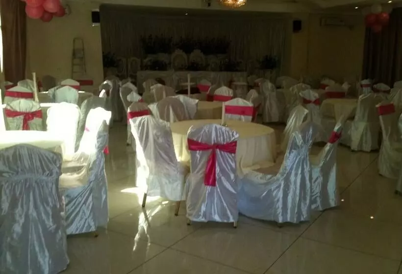 هتل Florida International