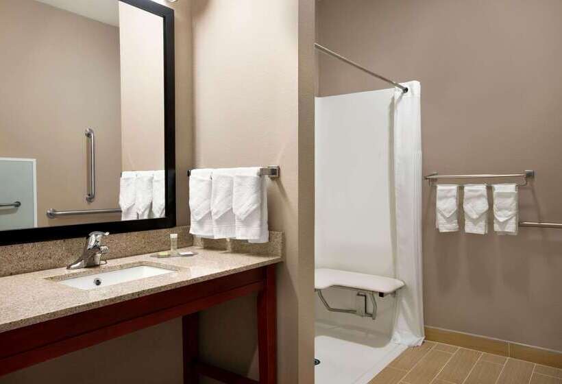 هتل Super 8 By Wyndham Hershey Chocolate Avenue