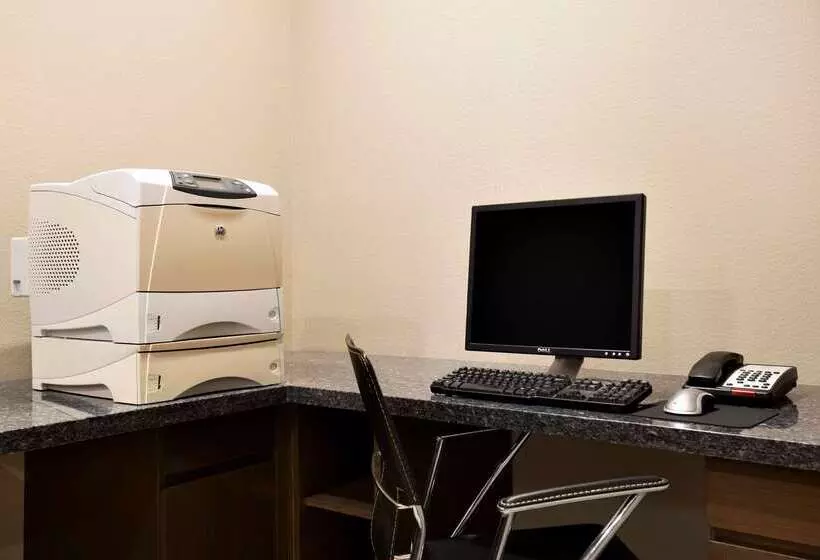 בית מלון כפרי Super 8 By Wyndham Hershey Chocolate Avenue