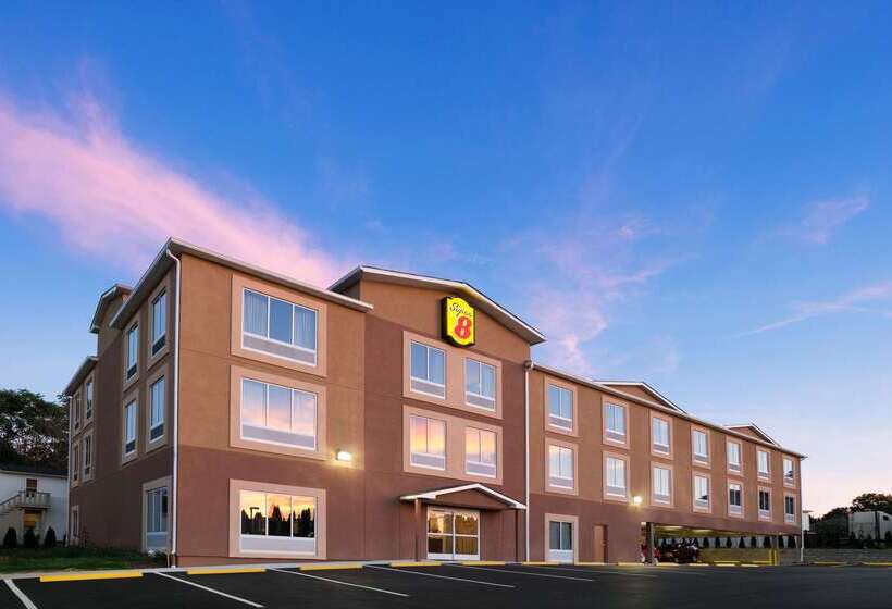 هتل Super 8 By Wyndham Hershey Chocolate Avenue