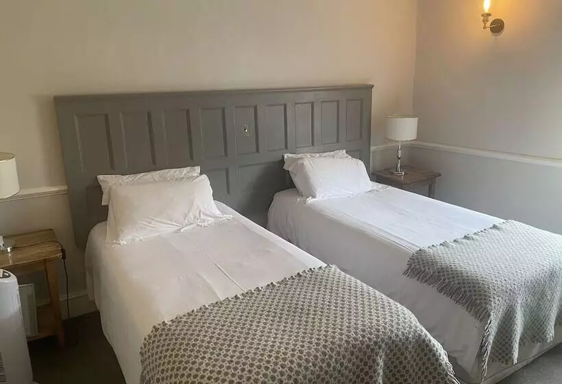 Отель The Admiral Hornblower