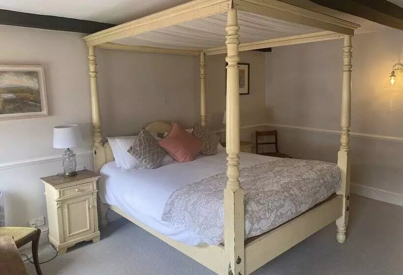 Отель The Admiral Hornblower