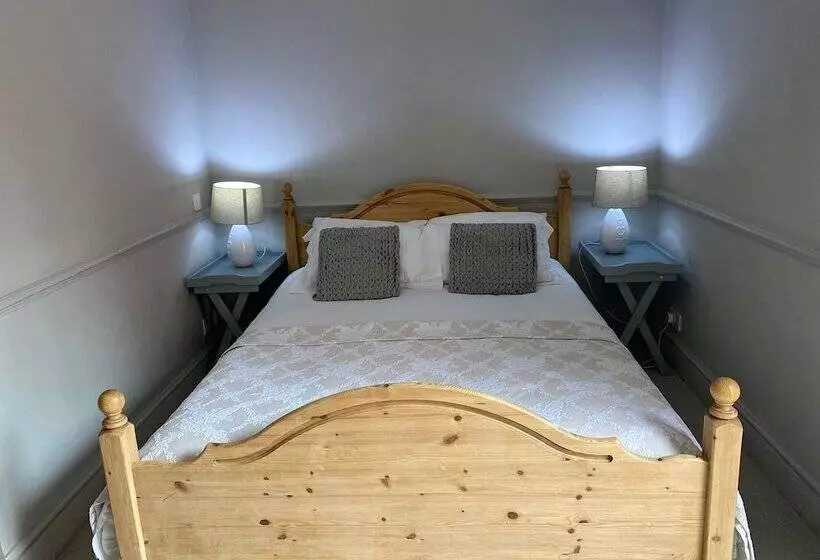 Отель The Admiral Hornblower