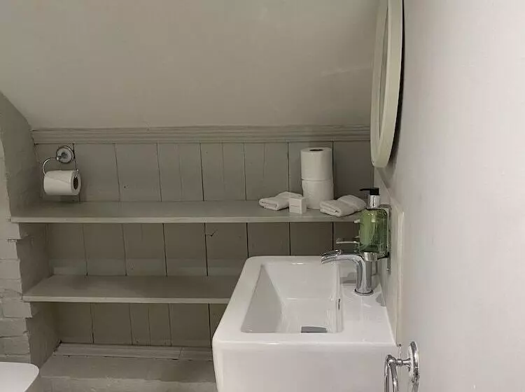 Отель The Admiral Hornblower