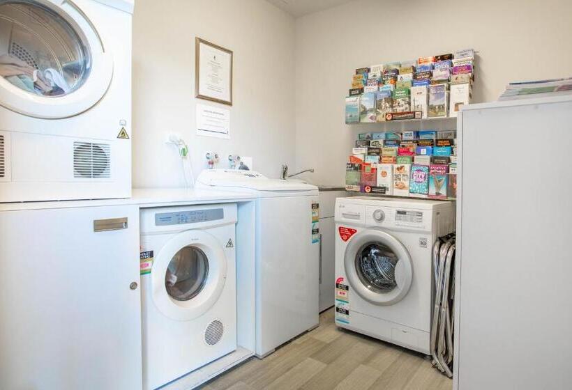 מוטל The Sails Nelson