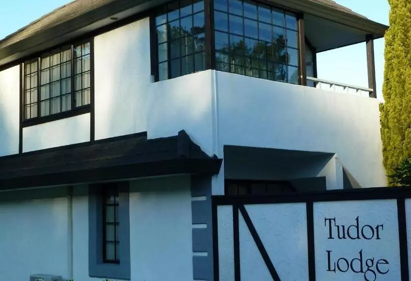 Tudor Lodge Motel