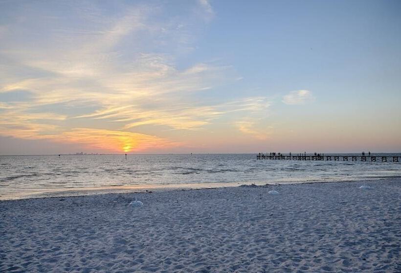 ホテル 502 Little Harbor Inn