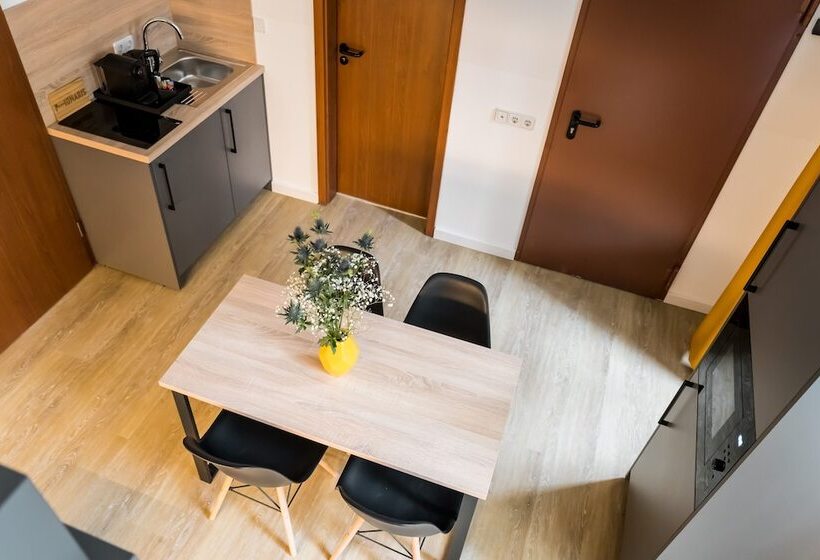 هتل Homaris Boxi Studios