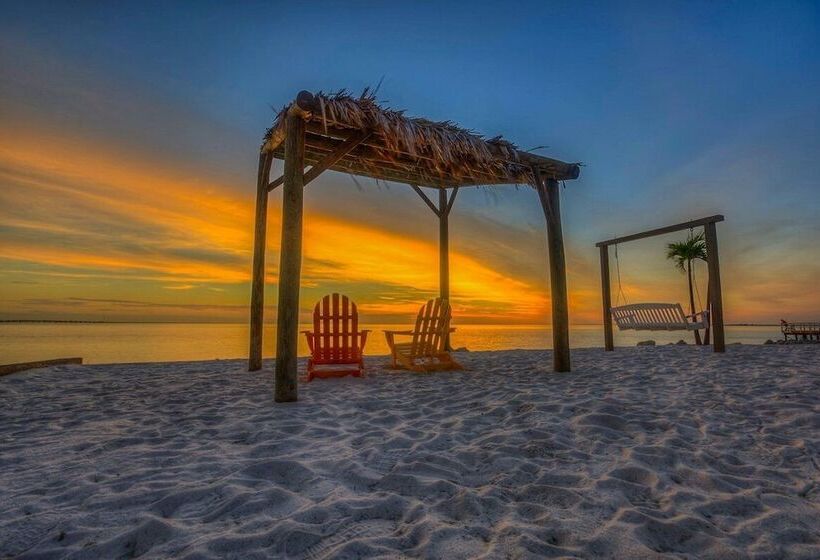 Hotel Seaside Luxury Oasis With Balcony