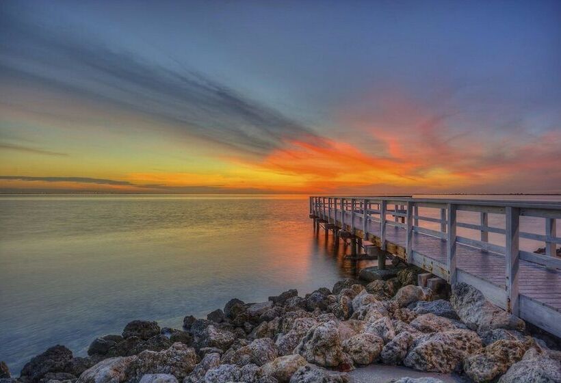 Hotel Seaside Luxury Oasis With Balcony
