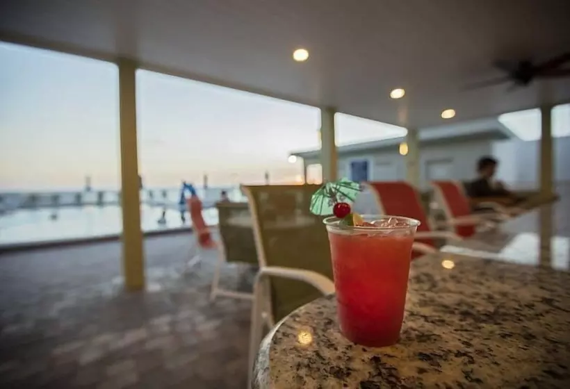 هتل Seaside Luxury Oasis With Balcony
