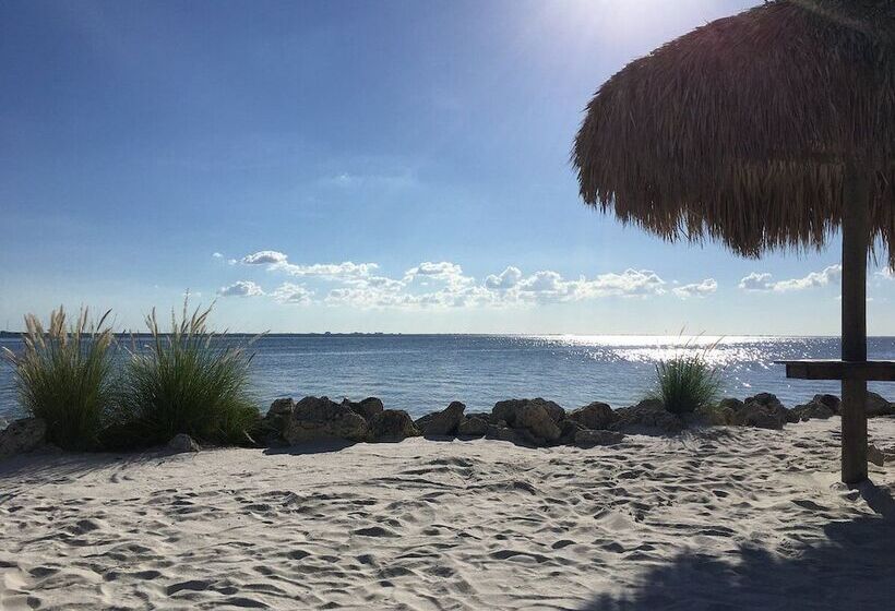 Hotel Seaside Luxury Oasis With Balcony