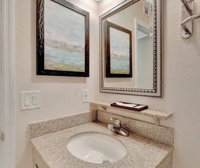 Hotel Seaside Luxury Oasis With Balcony