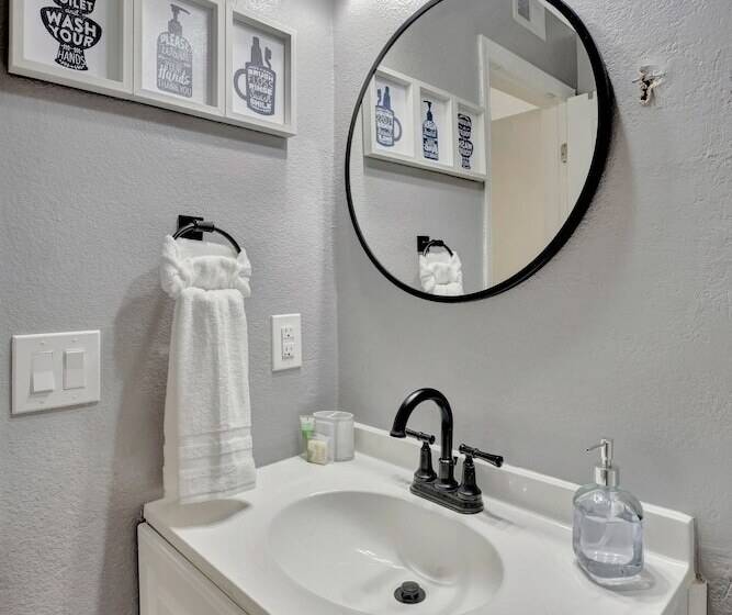 Hotel Seaside Luxury Oasis With Balcony