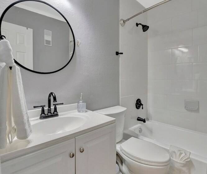 Hotel Seaside Luxury Oasis With Balcony