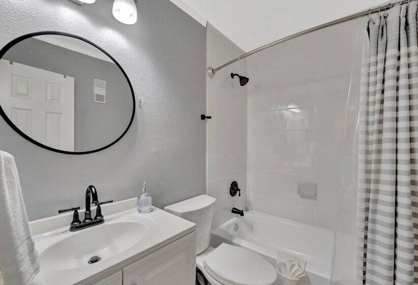 Hotel Seaside Luxury Oasis With Balcony