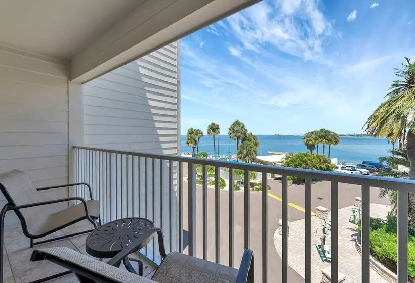 هتل Seaside Luxury Oasis With Balcony