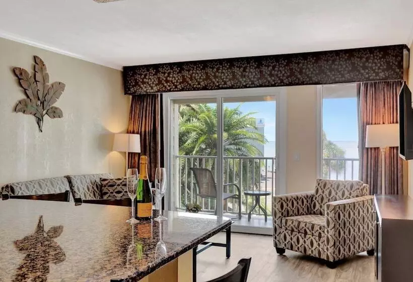 هتل Seaside Luxury Oasis With Balcony