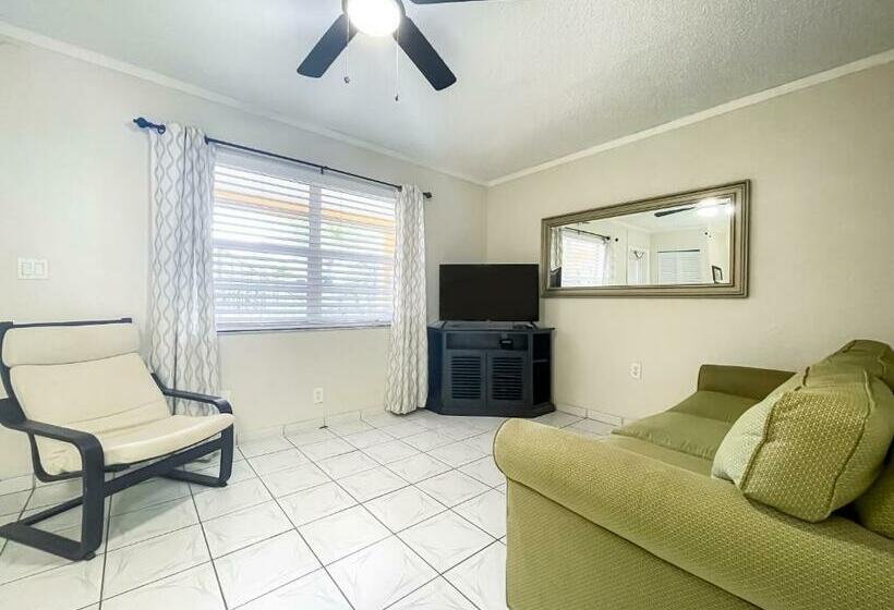 فندق على الطريق Hollywood By The Sea