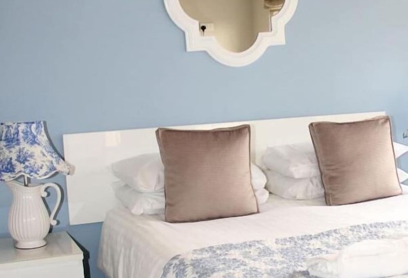 Отель The Townhouse