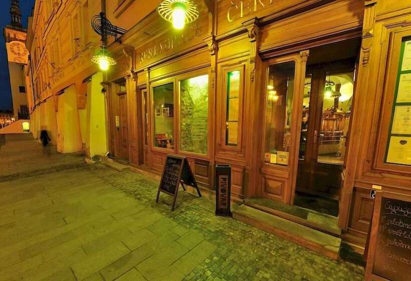 Hostelli & Pivovar černý Orel