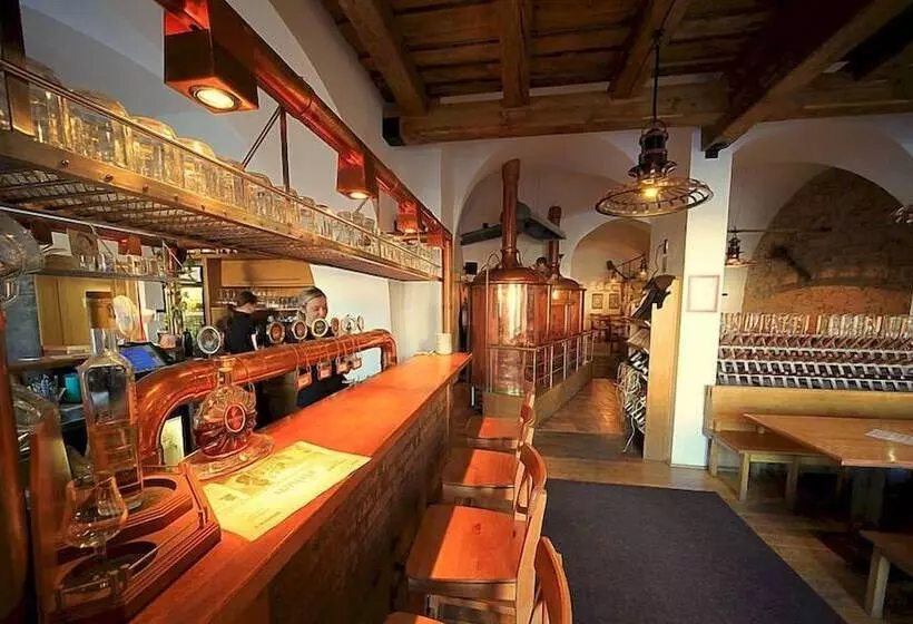 客栈 & Pivovar černý Orel