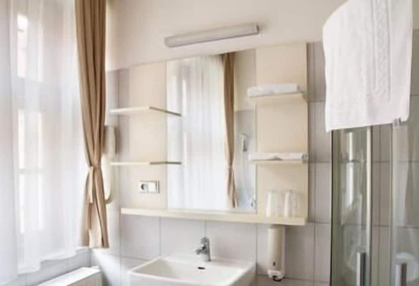 Hostelli & Pivovar černý Orel