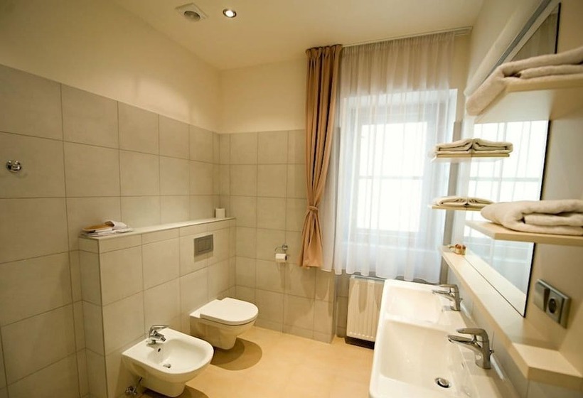 Hostelli & Pivovar černý Orel