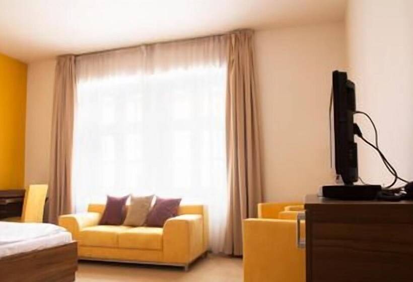 Hostelli & Pivovar černý Orel