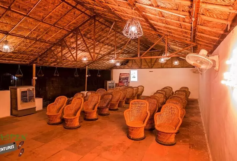 ホテル Aspen Adventures