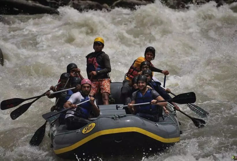 ホテル Aspen Adventures