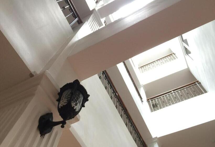 Belllo Hotel Jb Central