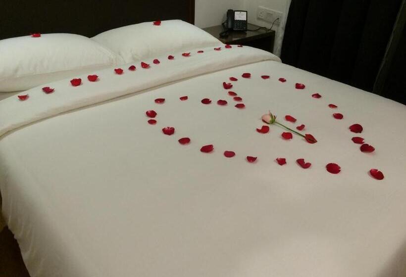 Belllo Hotel Jb Central