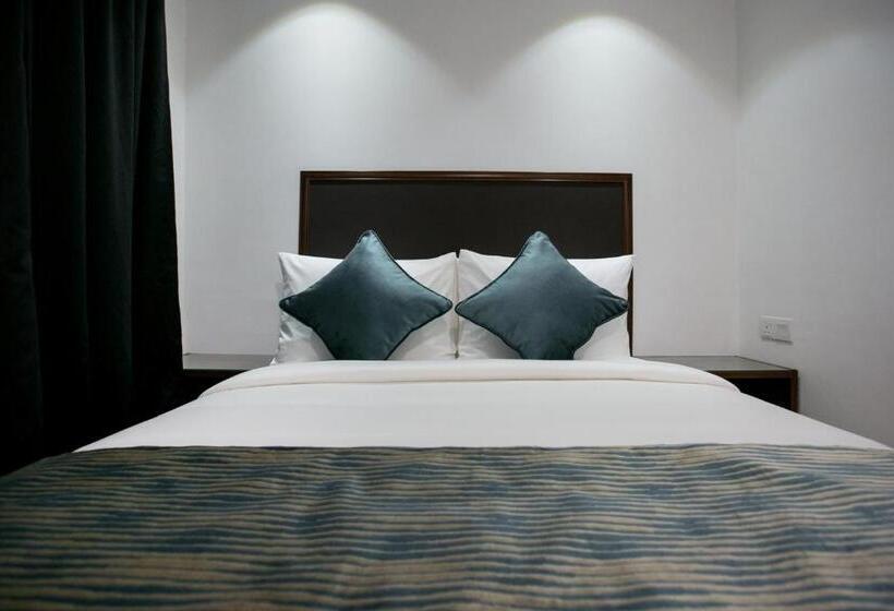 Belllo Hotel Jb Central