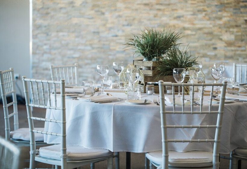 فندق Caves Coastal Bar & Bungalows