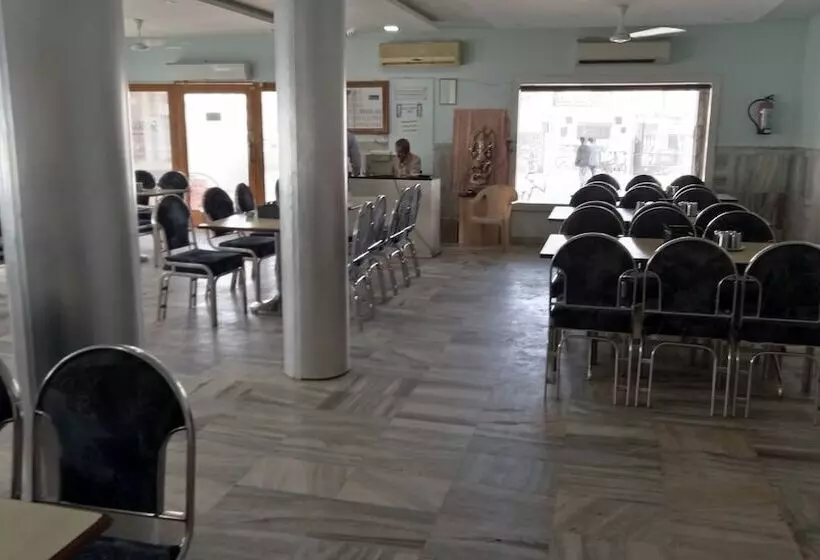 Hotelli Guruprerna Beacon Resort Dwarka