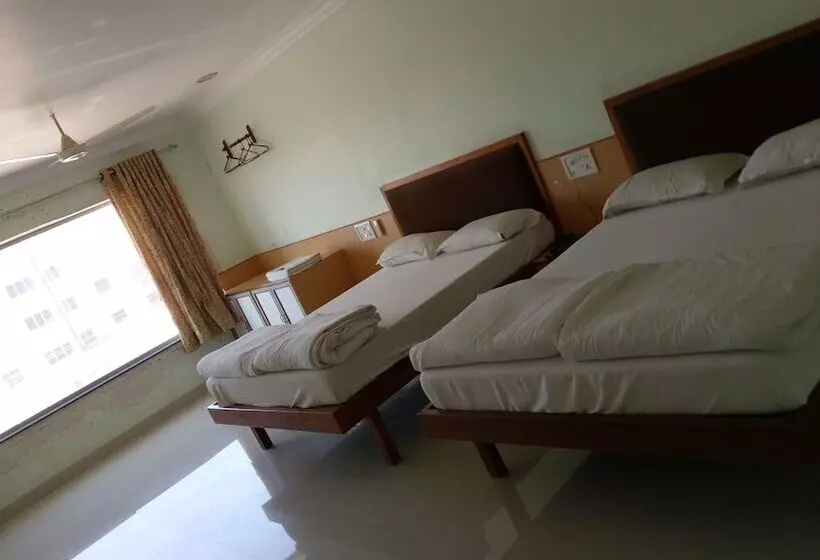 Hotelli Guruprerna Beacon Resort Dwarka