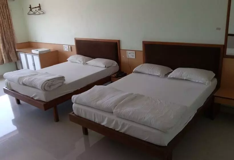 Hotelli Guruprerna Beacon Resort Dwarka