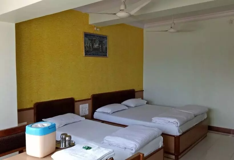 Hotelli Guruprerna Beacon Resort Dwarka