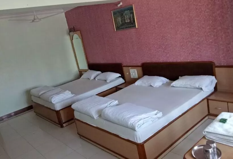 Hotelli Guruprerna Beacon Resort Dwarka