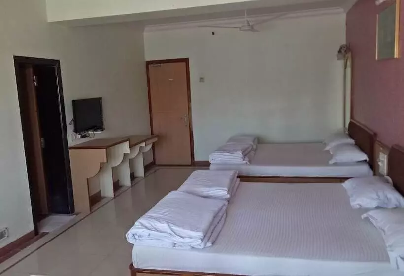 Hotelli Guruprerna Beacon Resort Dwarka